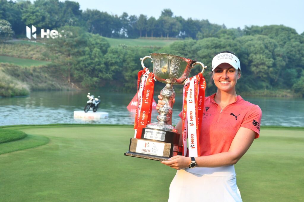 Olivia Cowen holding the Hero Women's Indian Open Trophy in 2022